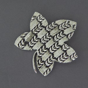 LISNER Leaf Pin, Mid Century Modern Abstract Silver Tone Leaf Pin, Estate Jewelry