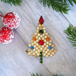 Christmas Tree Pin, Red Green Yellow Blue Clear Rhinestones Gold Tone Christmas Tree Brooch, Vintage Christmas Pin