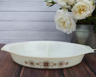 Pyrex Divided Casserole Town and Country, 10 1.5 Qt Casserole Milk Glass White Brown Snowflake Pattern, Farmhouse Kitchen, Thanksgiving
