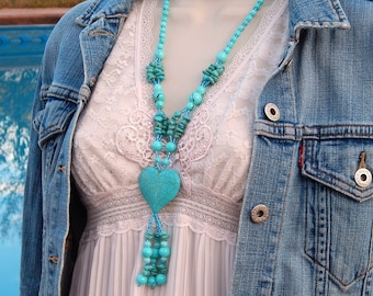 Faux-Türkis-Halskette mit Herz-Anhänger und Perlen-Quaste, lange Halskette türkis-blau