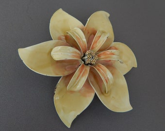 Broche de alfiler de flor de esmalte, enorme alfiler de flor de metal beige dimensional de gran tamaño, mod flor boho