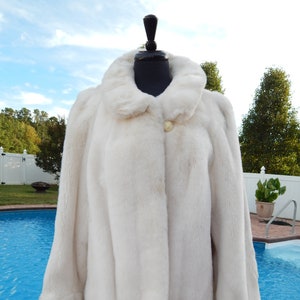 White Faux Fur Coat Short Jacket Size L XL Grandella Sportowne, 1950&#39;s White Vegan Fur Jacket, Faux Fox Fur Cropped Jacket