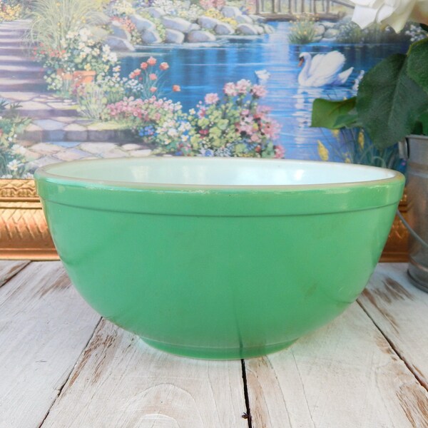 PYREX Green Bowl, 1940's Mixing Bowl Early Pyrex Primary Color Green Bowl Unnumbered T.M. U.S. Pat Off Mid Century Retro Kitchenware