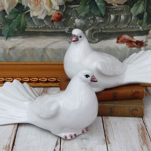 White Dove Pair Figurines Set of 2, Hand Painted Bird Figurines White Doves Pigeons, White Love Birds, Vintage