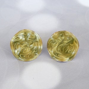 AVON Green Enamel Earrings Clip-Ons, Green Swirl Enamel Wrinkled Disk Earrings