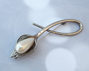 Calla Lily Pin, Vintage Flower Pin Silver Tone White Faux Pearl