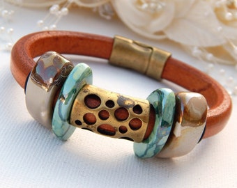 Regaliz Leather Bracelet, Licorice Leather Bracelet Brass Porcelain Beads Brown Green, Brown Leather Bracelet, Unisex Bracelet, Boho