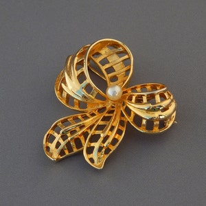 Gold Bow Pin, Large Gold Tone Bow Brooch with Faux Pearl