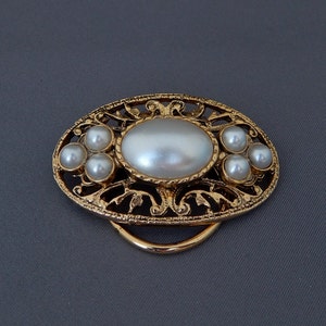 Vintage Faux Pearl and Gold Filigree Oval Scarf Clip, Gold Tone White Pearl Cabochon Scarf Clip Neo Victorian, Estate Jewelry
