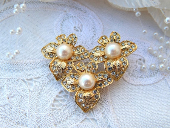 WEDDING CAKE PACK PEARL BROOCH WITH RIBBON & PEARLS BLUES