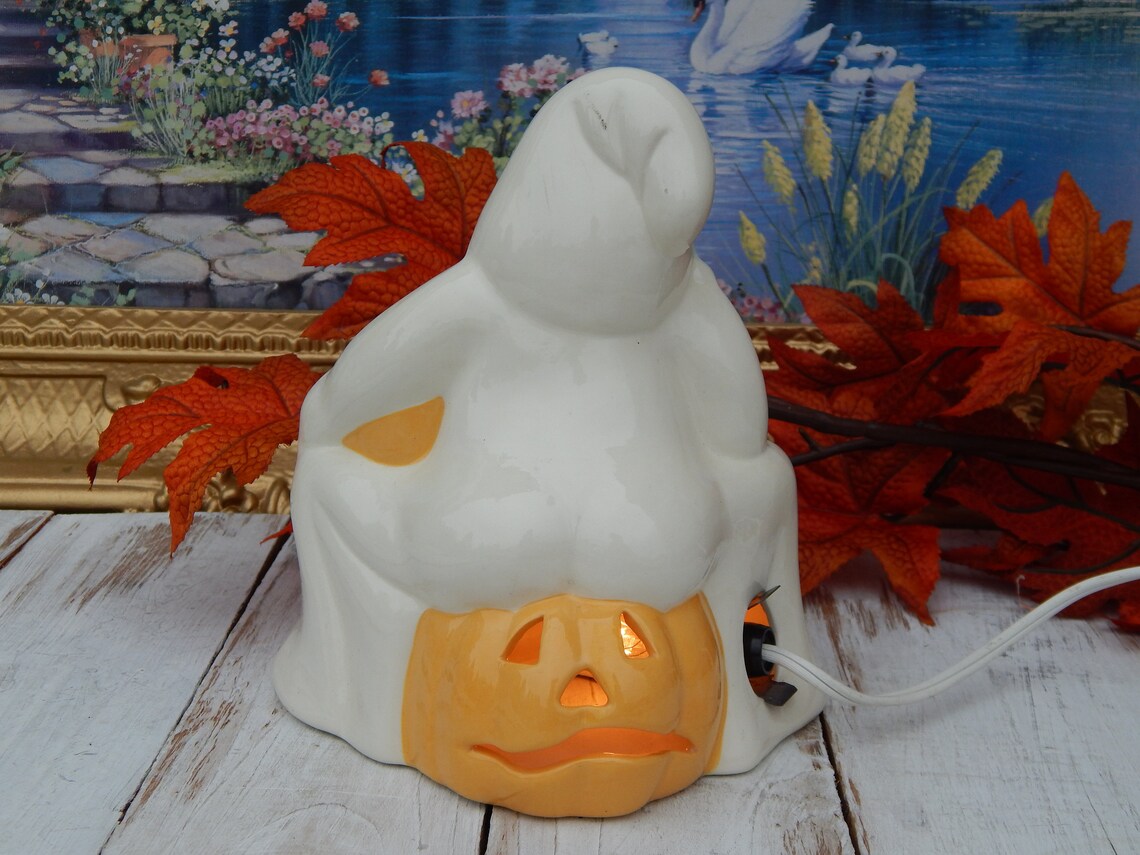 resin ghost with lantern sku 724262