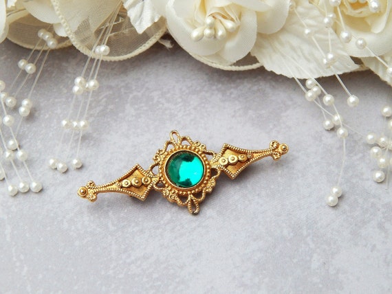 Collar Pin Green Cabochon, Victorian Style Bar Pi… - image 1