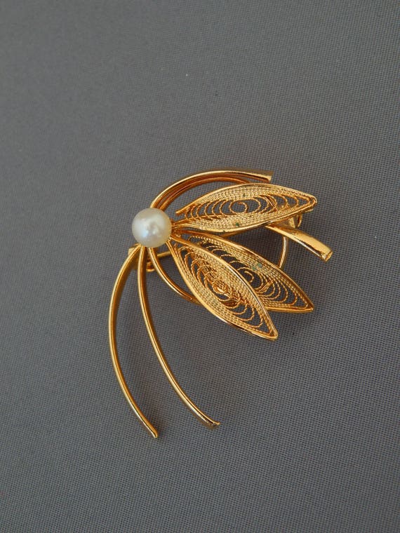 Pearl Flower Pin, Gold Tone Filigree Faux Pearl Wh