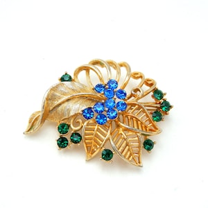LISNER Flower Pin, Green Blue Rhinestone Flower Leaf Brooch, Lisner Rhinestone Pin, LISNER Green Blue Gold Pin, Mid Century Jewelry, Vintage
