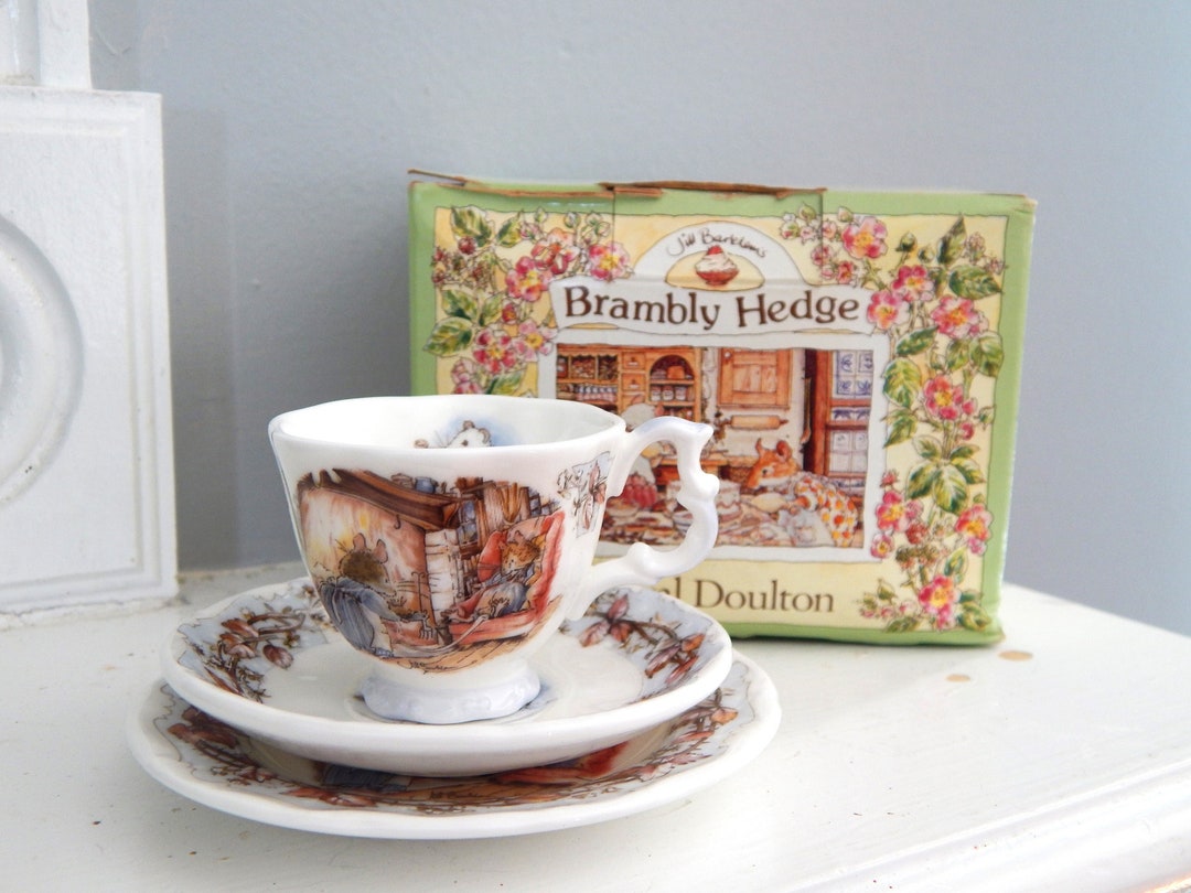 Royal Doulton BRAMBLY HEDGE Mini Tea Set WINTER With Royal Doulton BRAMBLY HEDGE Mini Tea Set WINTER With