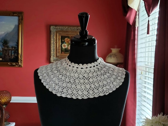 Antique Lace Collar, Exquisite White Handmade Lace