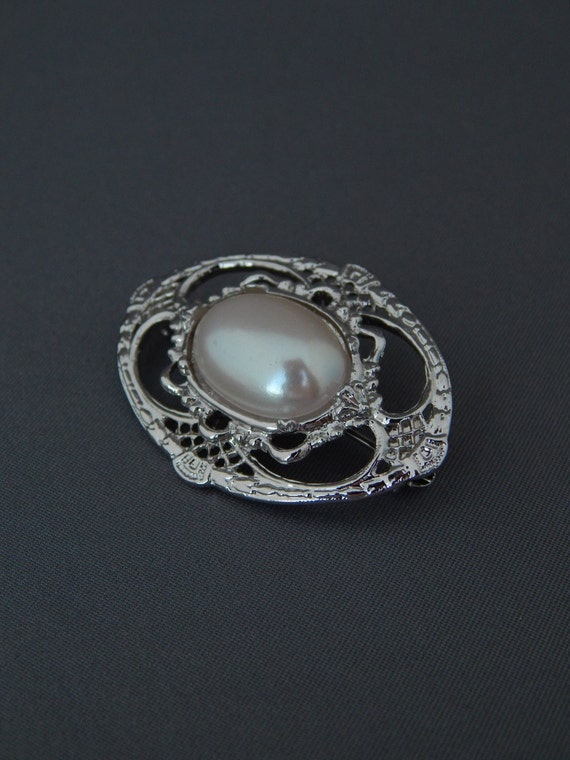 Pearl Collar Pin, Oval Filigree Brooch Silver Ton… - image 5