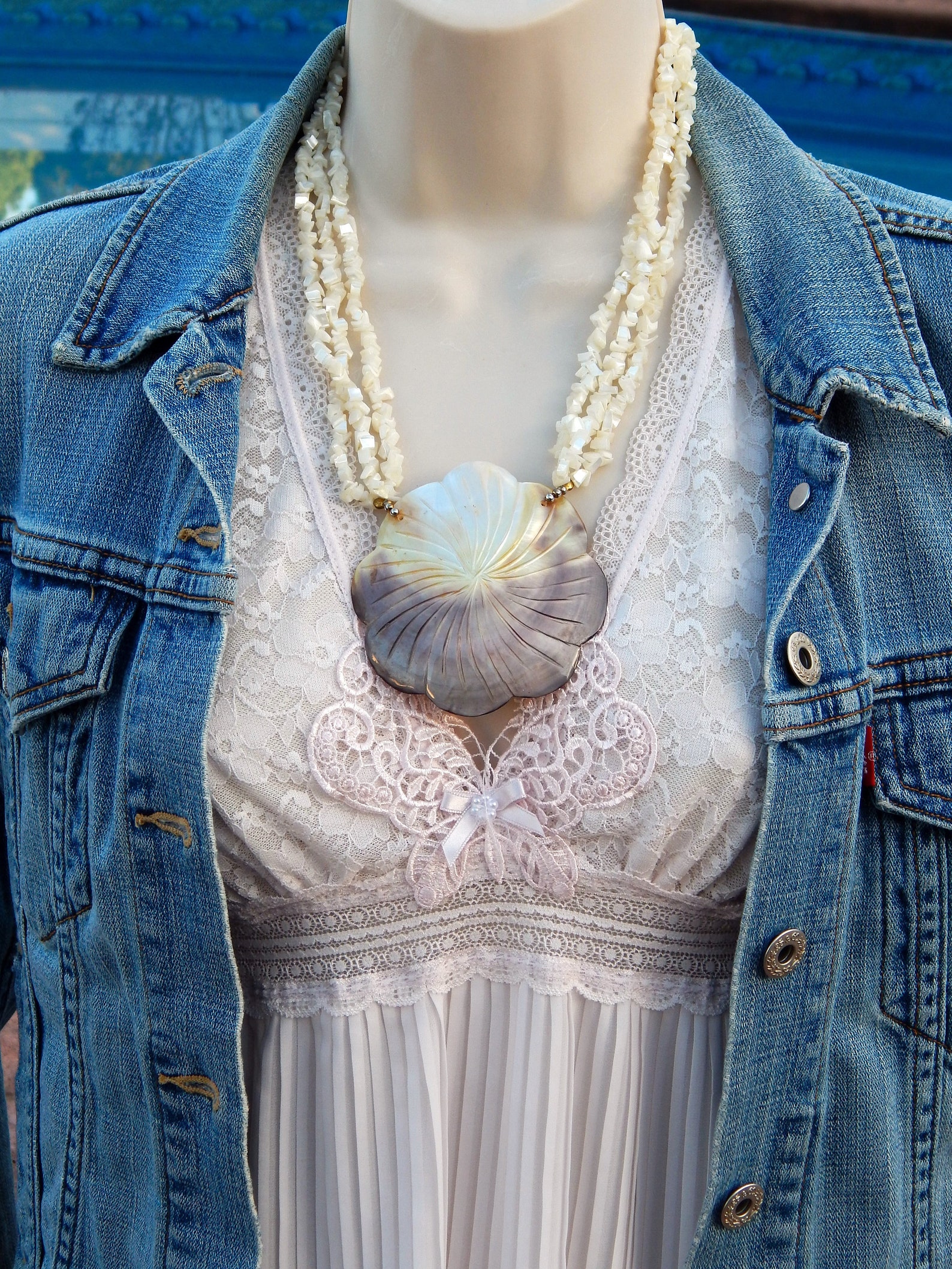 NM SHELL NECKLACE - FLOWER LARGE