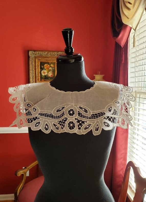 Square Collar Cutwork Embroidered White Cotton - image 1