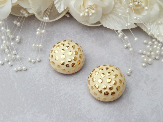 White Earrings ST. JOHN Clip-Ons White Enamel Gol… - image 4