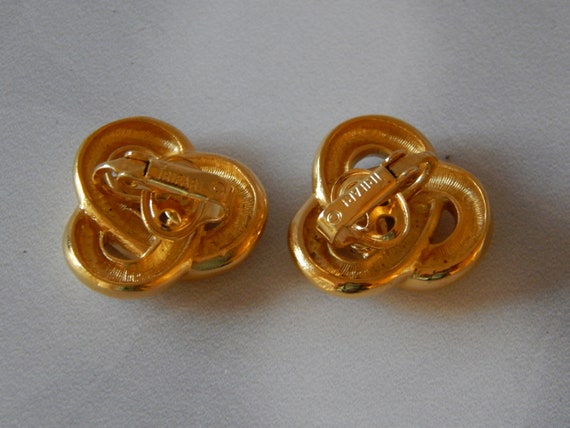 TRIFARI Knot Earrings Clip-Ons, Gold Tone Knot Ea… - image 2