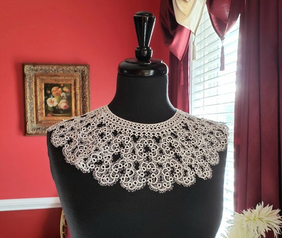 Antique Lace Collar, Exquisite White Handmade Lace