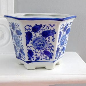 Chinoiserie Planter Blue & White, Hexagonal Footed Planter Flowerpot Vase White and Blue Chinese Ceramic