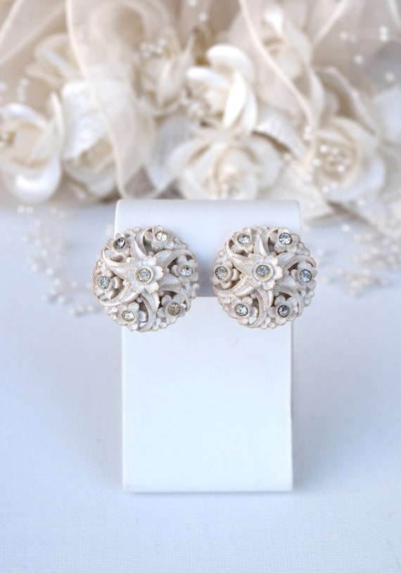 ◆VINTAGE HOLLYWOOD◆ Popping Color Earrings VH2435EA003M SARAH COVENTRY silver-tone flower clip earrings – Find
