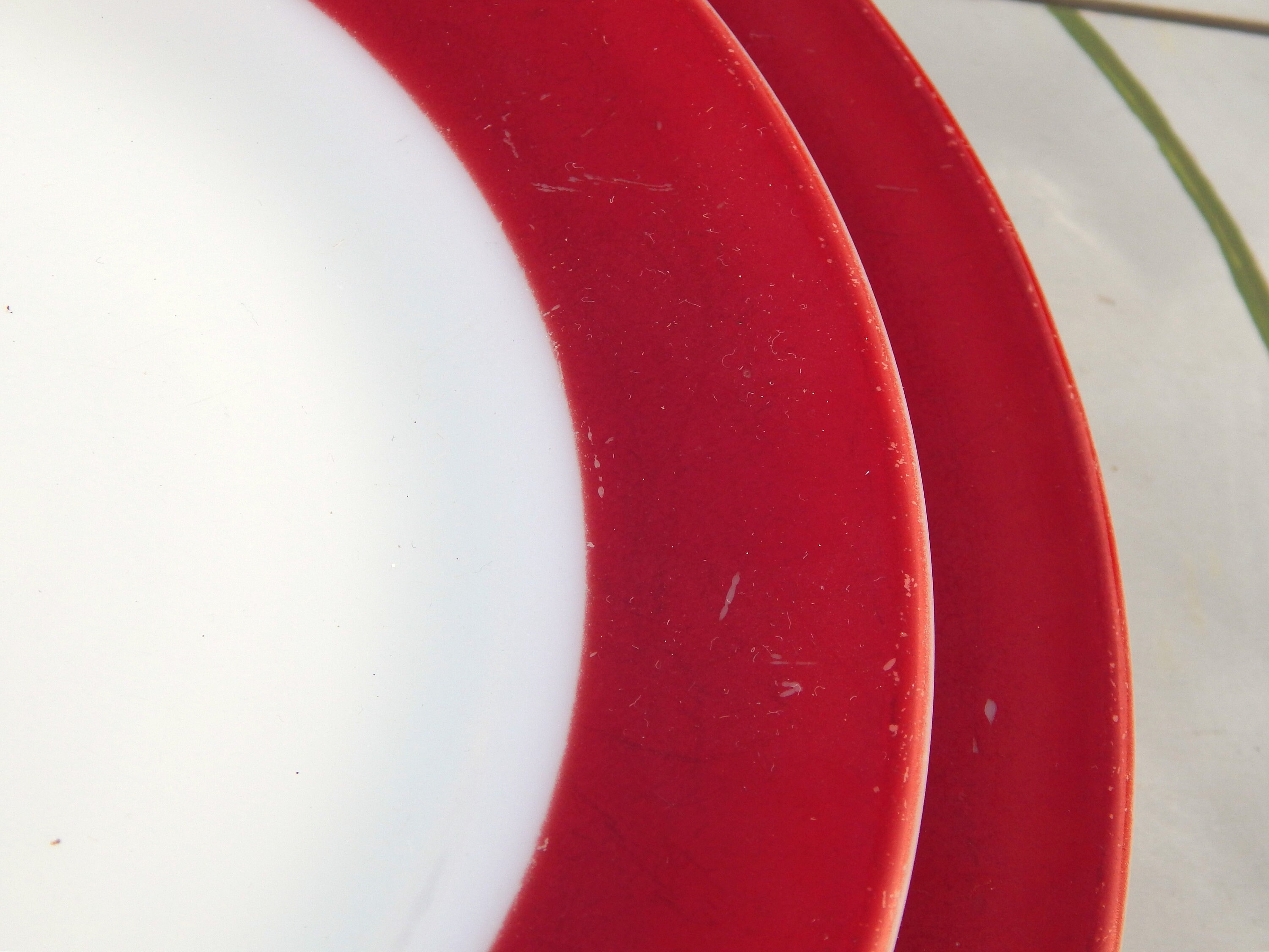 値下げ　レトロ　パイレックス　レッドローレル　ディナープレート PYREX Plates Red Band, Pyrex Dinner and Salad Plate Burgundy Band