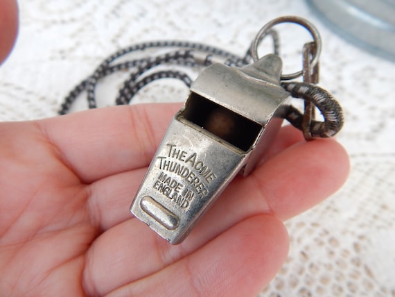 THE ACME REG.D ENGLAND アンティークホイッスル たった1つの笛があなたの命を守るかも 150年の歴史 英国製