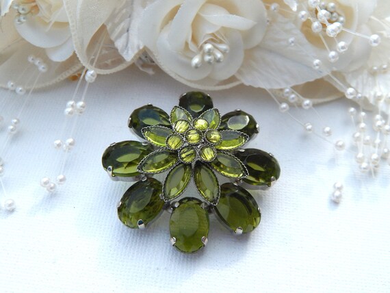 Green Rhinestone Flower Brooch Pendant, Dimension… - image 3