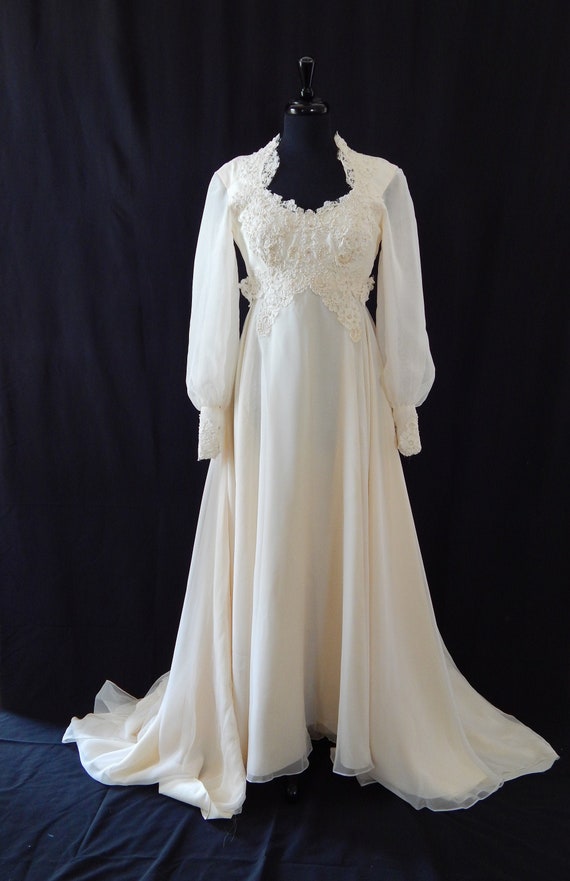 Lace Vintage Pearls Long Sleeve Wedding Dress Lace Vintage Pearls Long Sleeve Wedding Dress