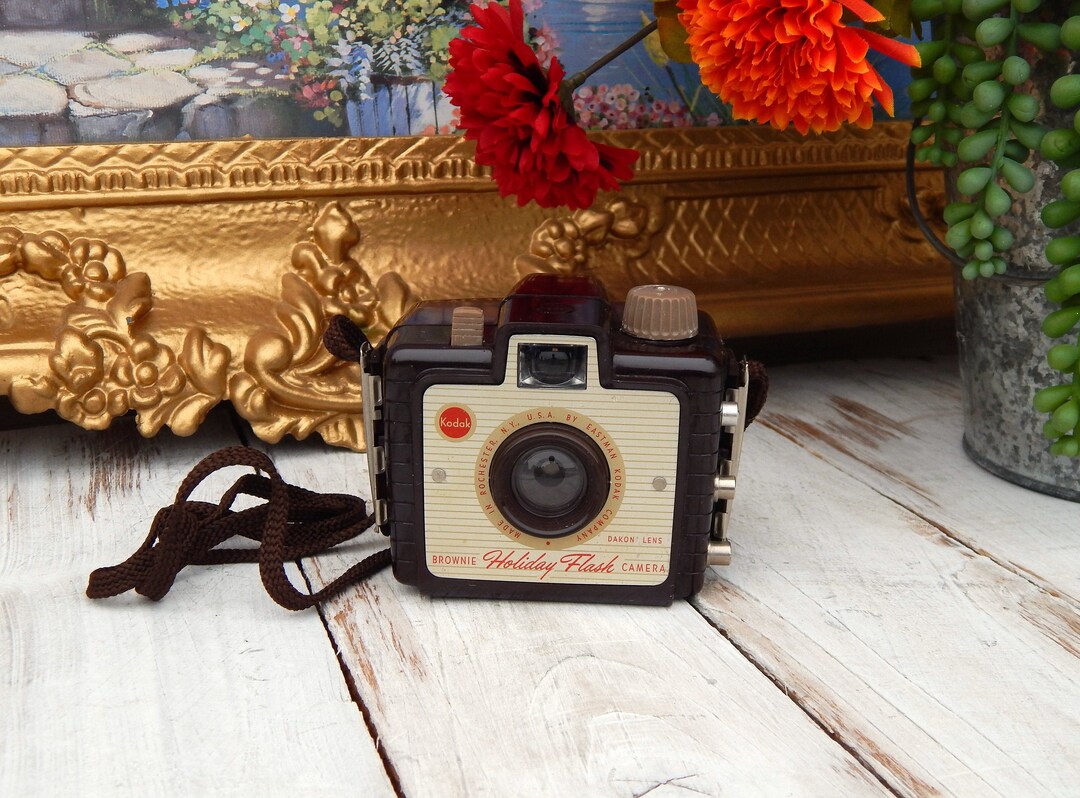 Buy Vintage KODAK Camera, Kodak Brownie Camera Holiday Flash Dakon Lens,  Mid Century Camera Online in India