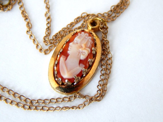Vintage Cameo Pendant Necklace Mid Century Small Cameo Necklace