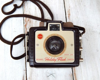 Vintage KODAK Camera, Kodak Brownie Camera Holiday Flash Dakon Lens, Mid  Century Camera