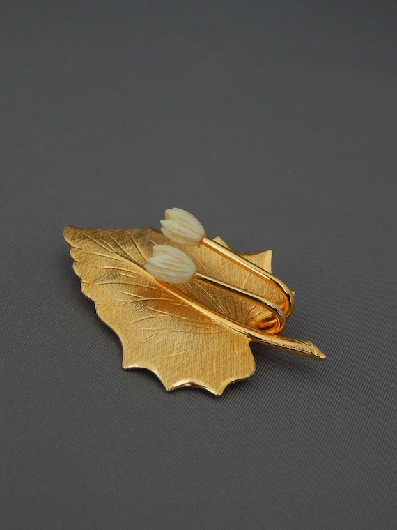 Water Lily Pin, Mid Century Carved Celluloid Whit… - image 1