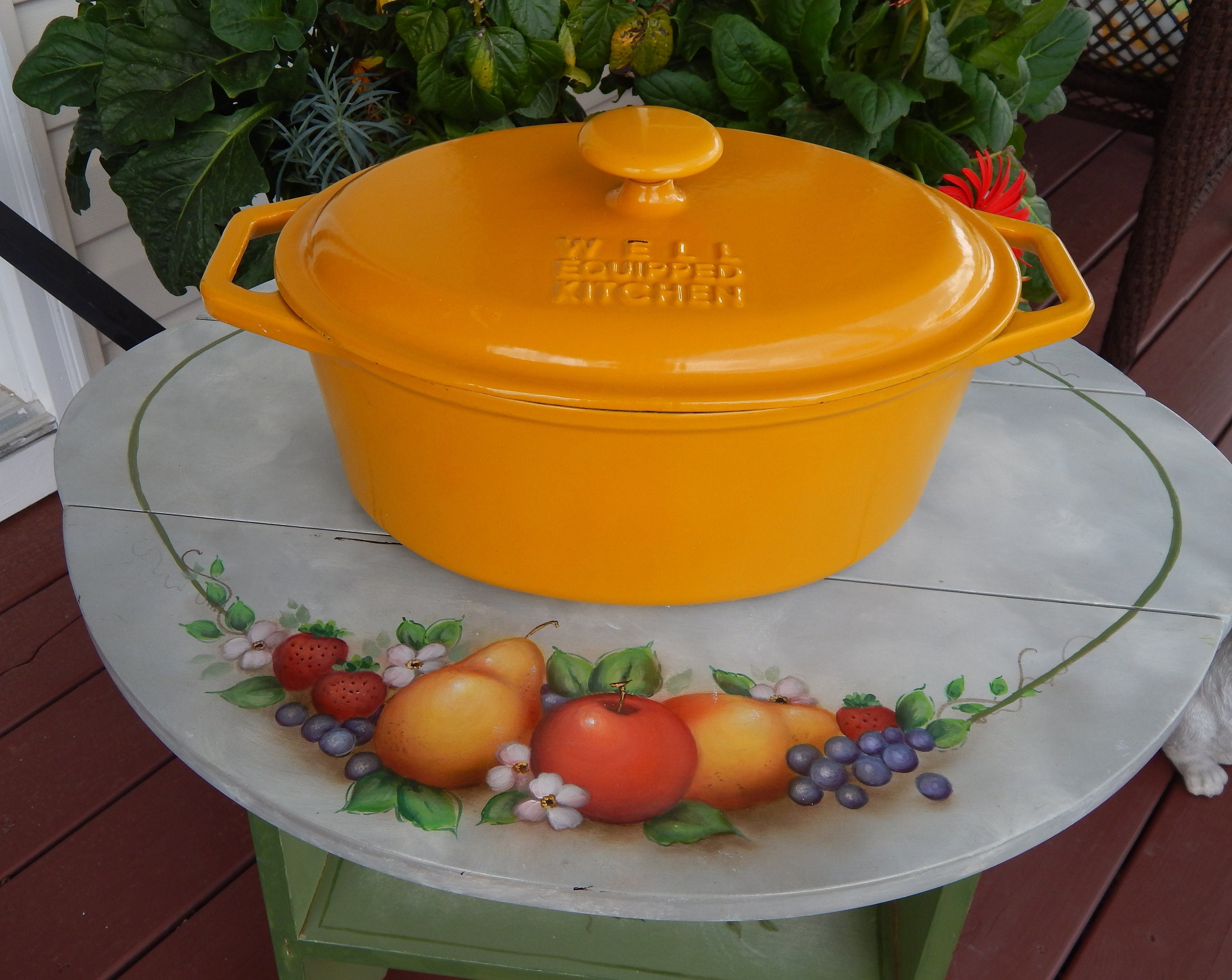 GET CA-009-Y/BK Heiss 3.5 Qt. Yellow Enamel Coated Cast Aluminum Oval Dutch  Oven with Lid