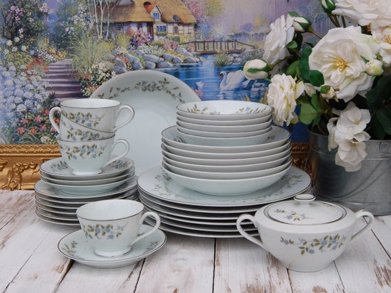 MEITO AUGUSTA Japan Blue Rose Dinner Plates 10.5