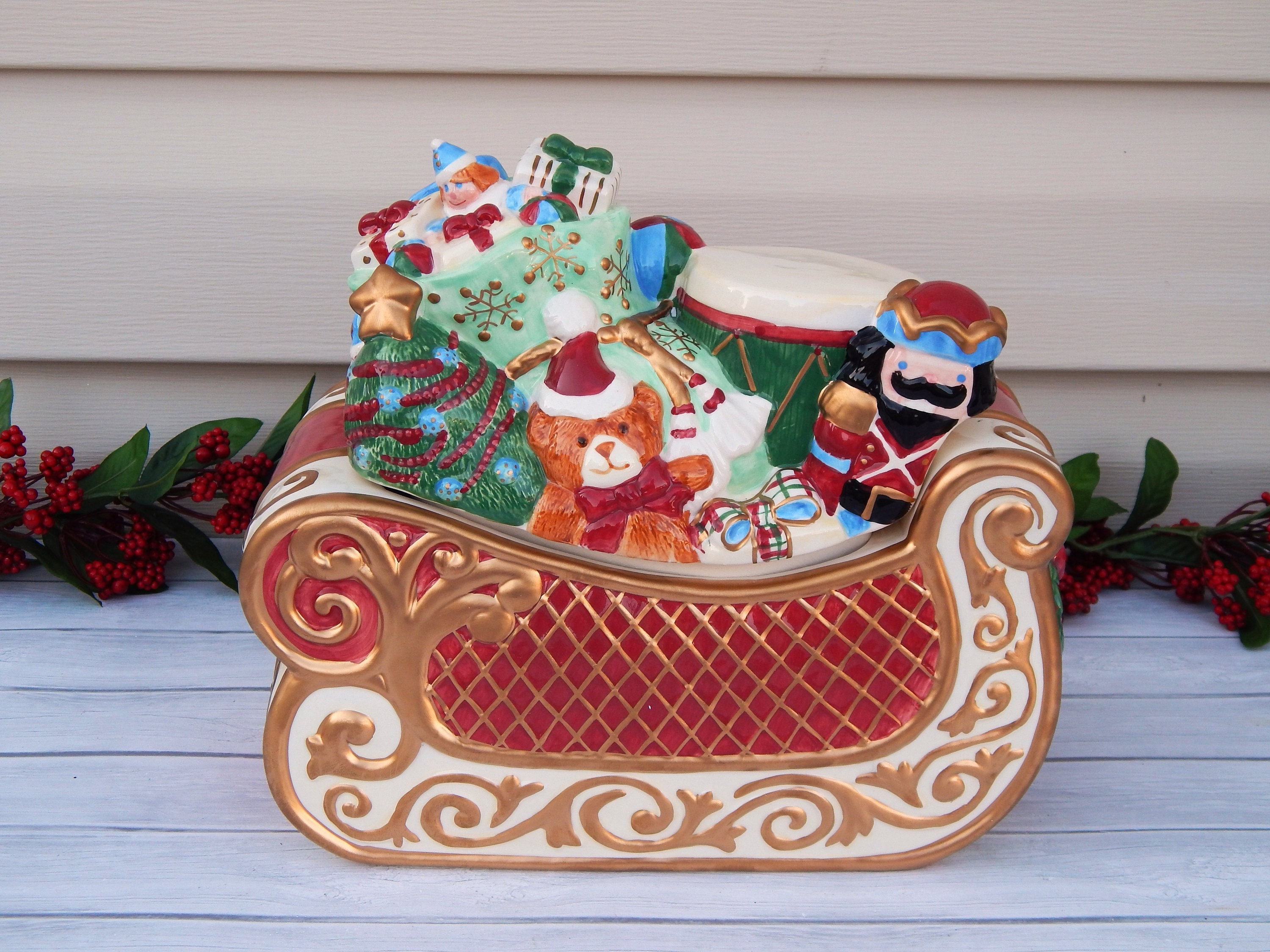 DYXMY Christmas Tree Collection Santa in Sleigh Cookie Jar, 13.25 Inch Christmas  Cookie Jars made of Fine Dolomite, Candy Jars for Kitchen Counter with Lid, Christmas Cookie Containers