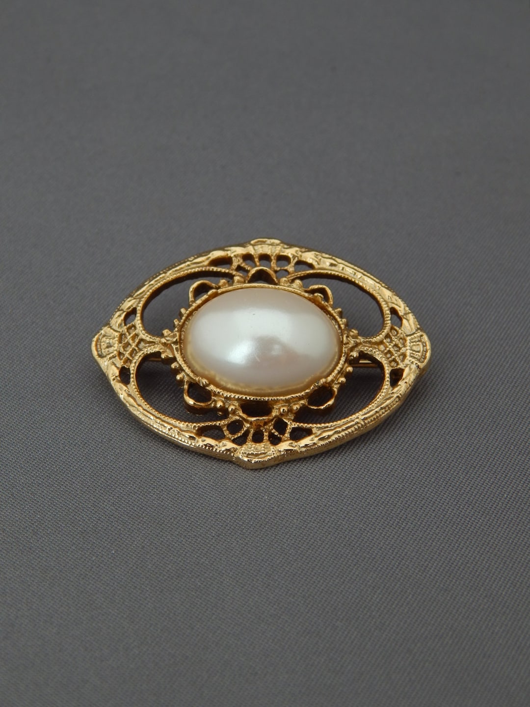 Broche Vintage En Or Fin Filigranée Avec Perle Fine - Bijou Ancien Nacré Relief - Occasion