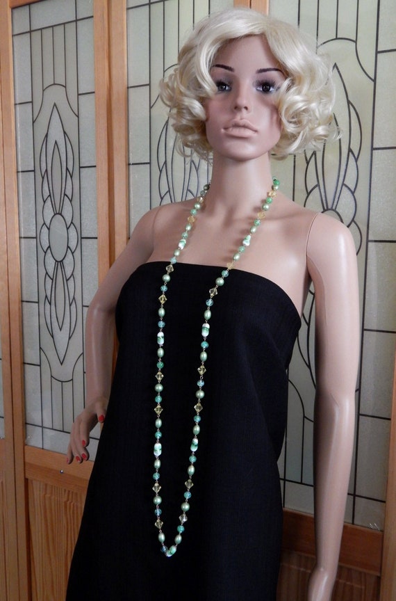 Antique Flapper Necklace Green Art Glass Beads, 19