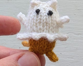 Tiny Spooky Kitty pdf-breipatroon voor mini spookkat pluche