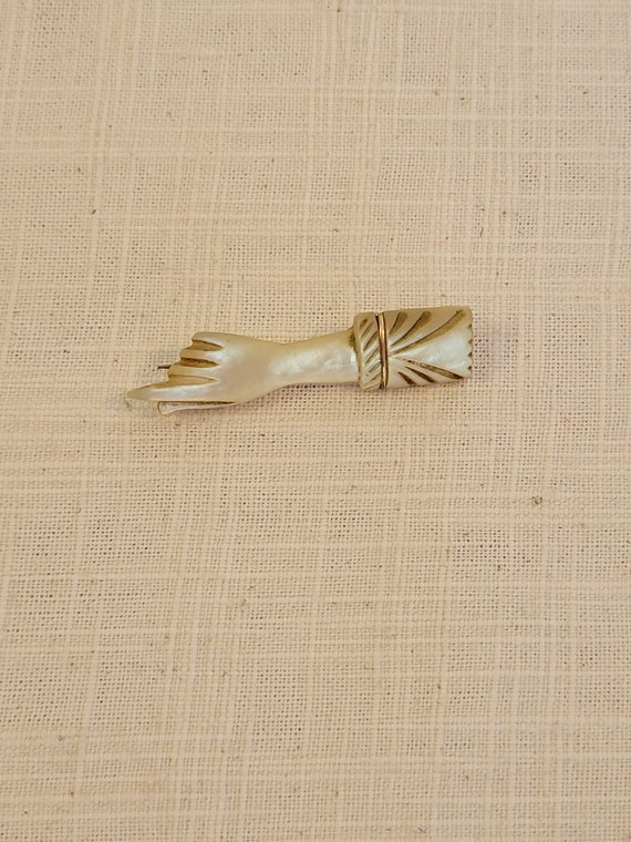 Victorian Carved Mother of Pearl Hand Brooch 1800'