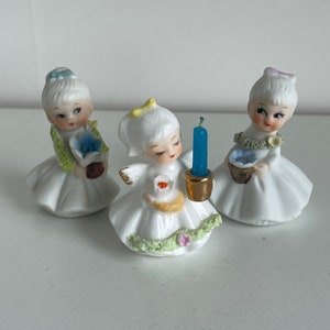 3 Vintage Mini 2 &quot;Blumenmädchen Figuren Set - Niedliche blonde Engel mit Blumenkranz und Bouquet Spaghetti Trim - Engel mit Mini Kerze