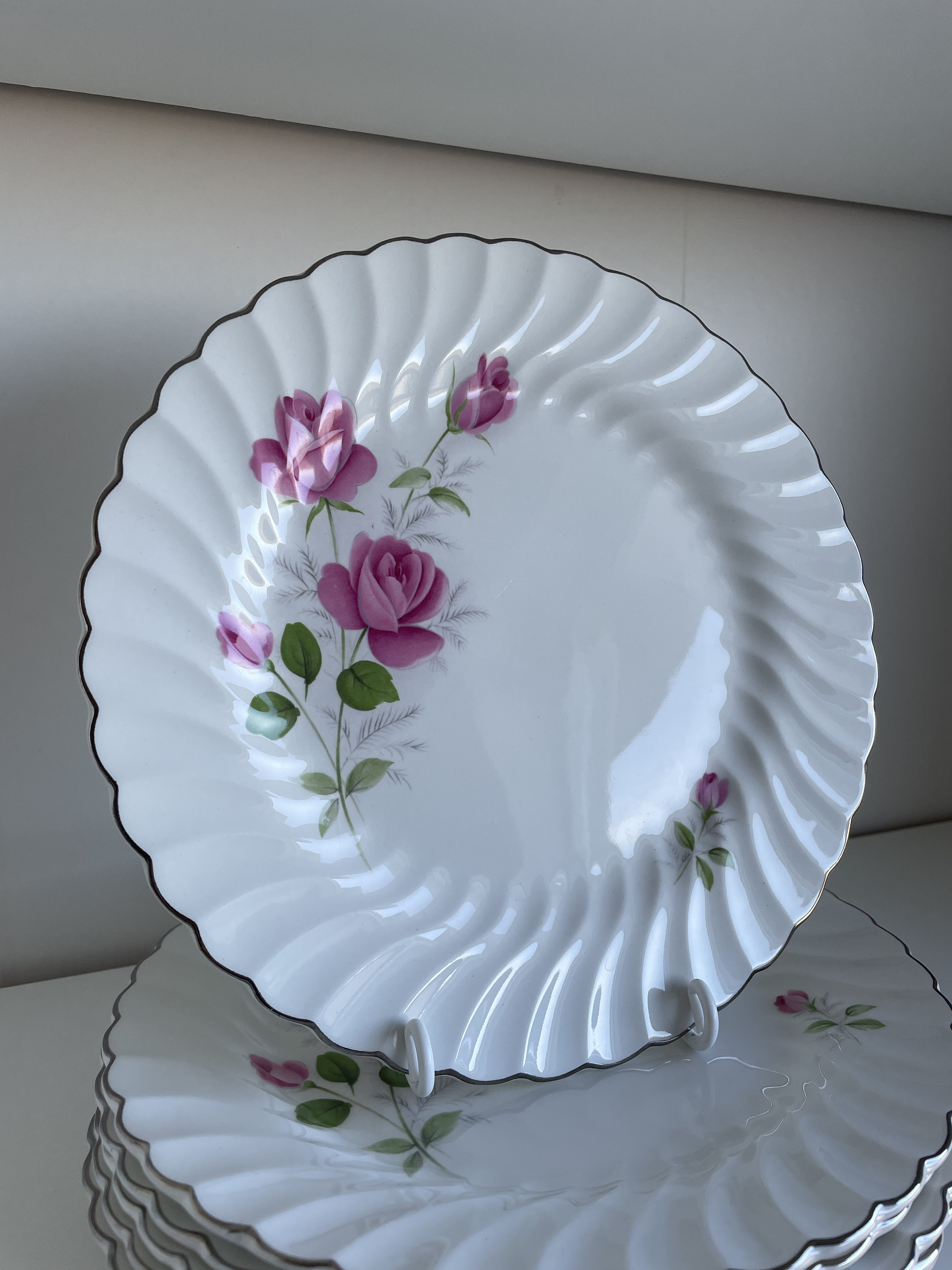 Six Vintage Johnson Bros English Bone China 9