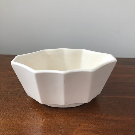 USA Pottery 447 Mid-century Modern Planter USA Pottery 447 Mid-century Modern Planter