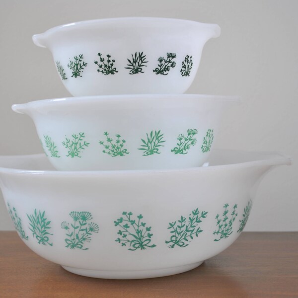 Bols en herbe fleurie de Glasbake mélange de nidification - ensemble de trois FASS Rare Cendrillon manipulé bols - Jeannette Glass USA