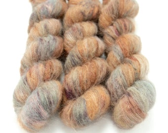 Fil de soie d'alpaga Suri, teint à la main, moucheté, poids de dentelle de soie d'alpaga, alpaga brossé 50 g, fil d'alpaga - feuilles croquantes