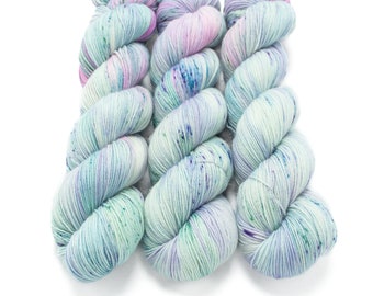 Speckled Sock Yarn, Hand Dyed, Superwash Merino Nylon Fingering Weight 100 g, Staple Sock  - Milky Way