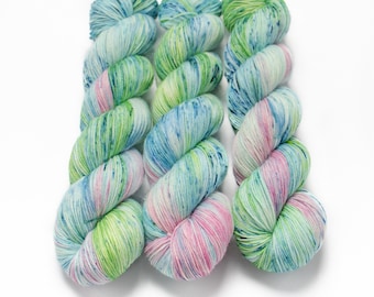 Speckled Sock Yarn, Hand Dyed, Superwash Merino Nylon Fingering Weight 100 g, Staple Sock  - Water Lily *In Stock
